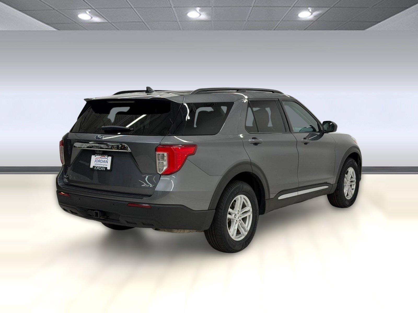 Used 2023 Ford Explorer XLT w/ Class IV Trailer Tow Package AWD/4WD image 6