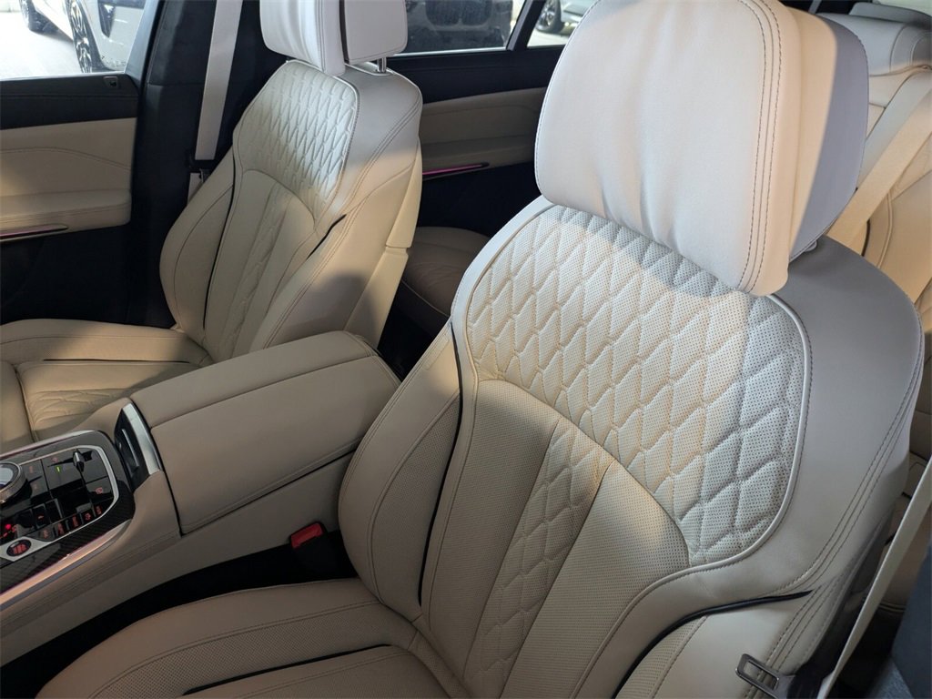 New 2026 BMW X7 M60i image 13