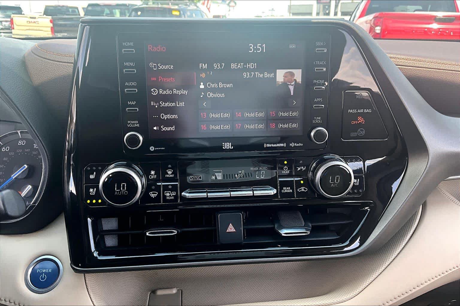 Used 2021 Toyota Highlander Limited AWD/4WD image 34
