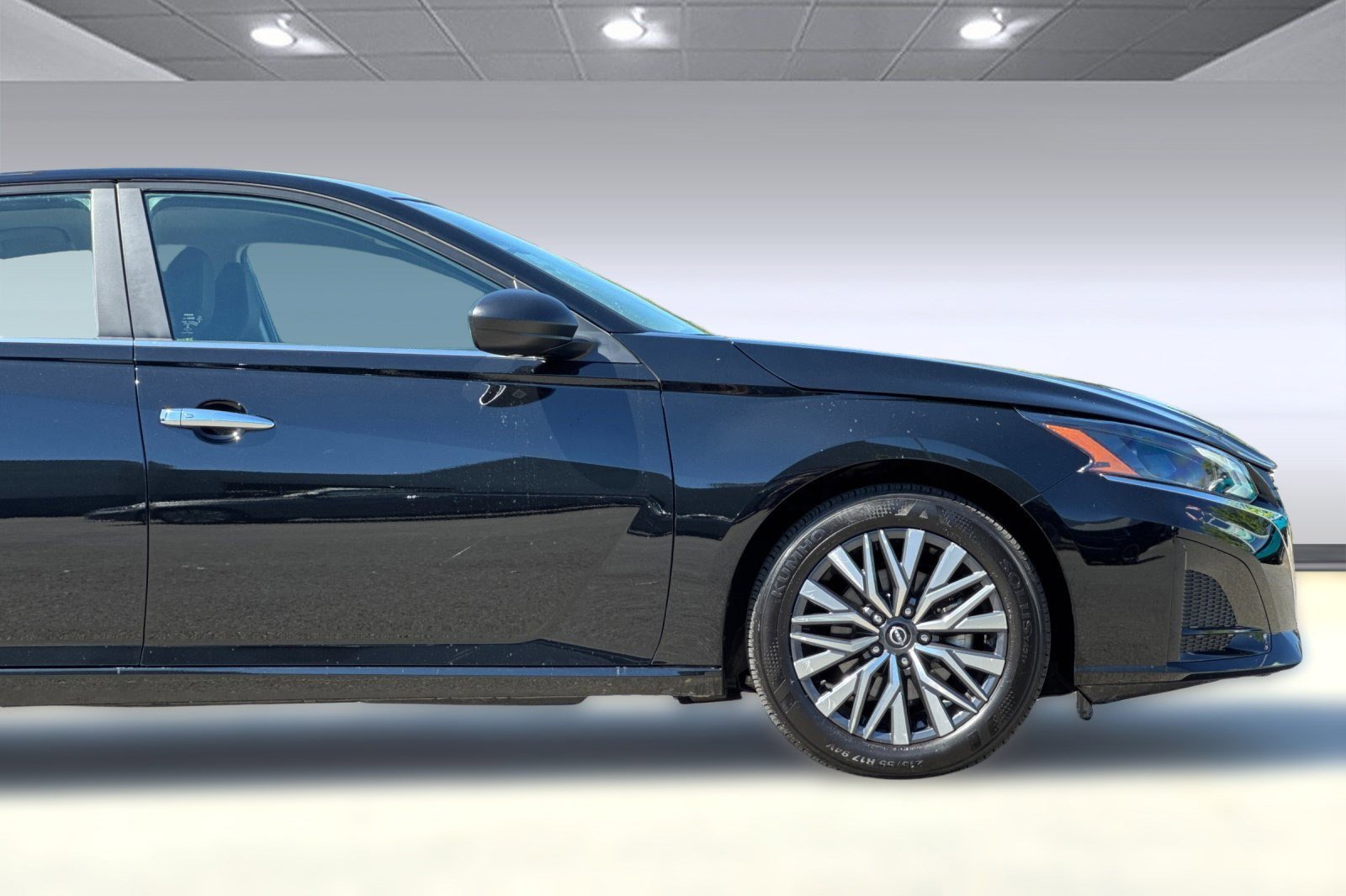 Used 2025 Nissan Altima 2.5 SV FWD image 33