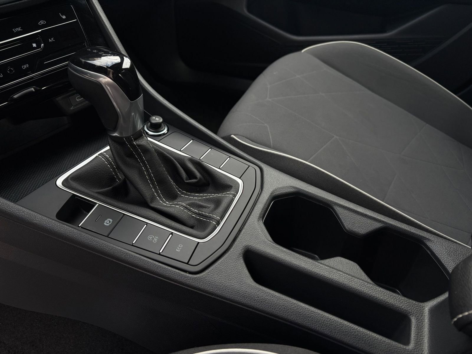 Used 2025 Volkswagen Jetta Sport FWD image 41