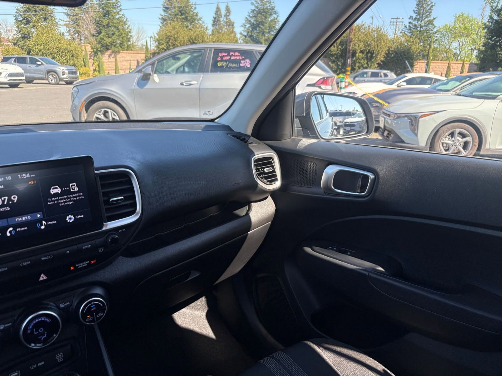 Used 2025 Hyundai Venue SEL image 35