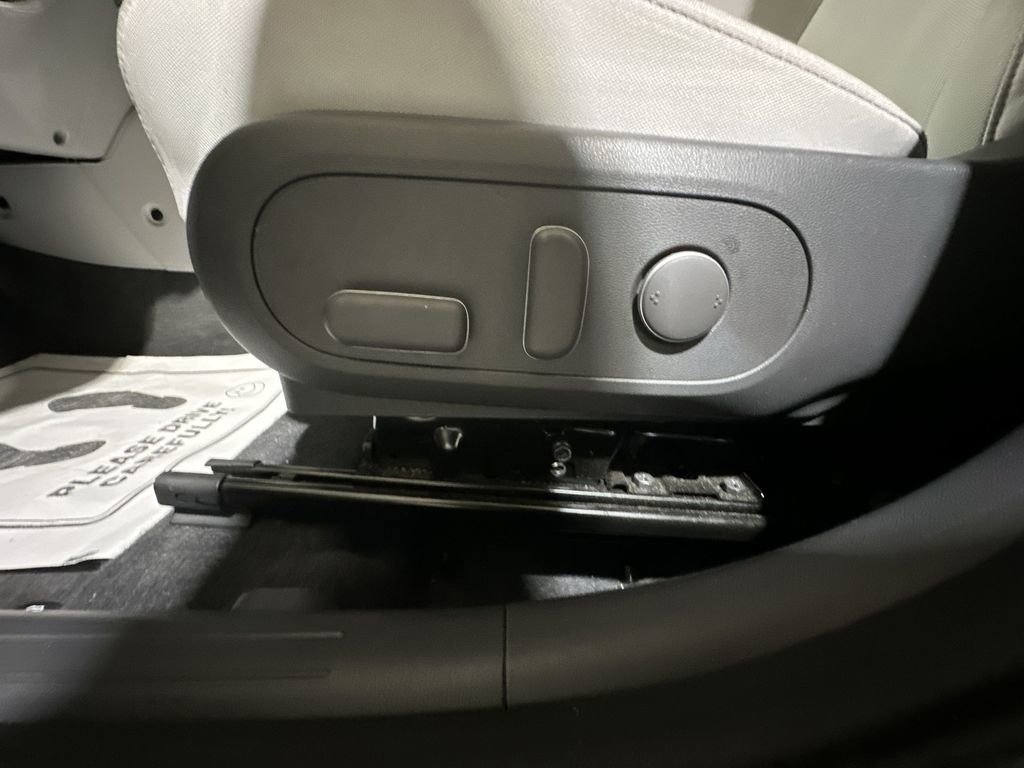 Used 2025 Hyundai Kona SEL image 14