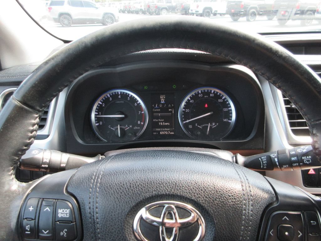 Used 2015 Toyota Highlander XLE AWD/4WD image 31