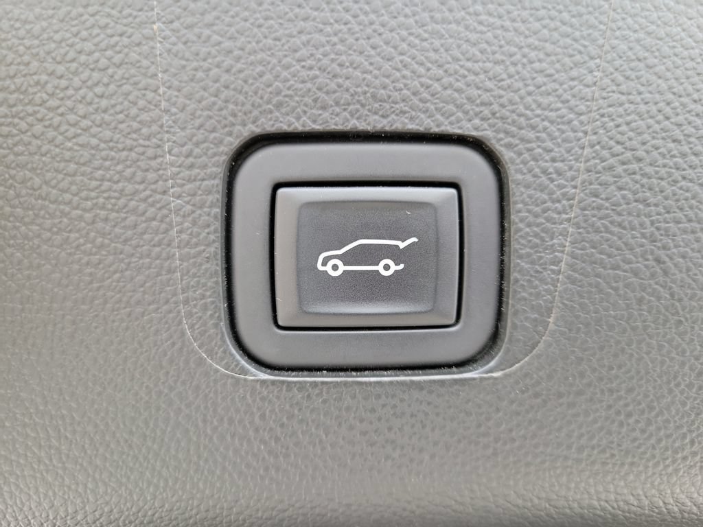 Used 2023 Chevrolet Traverse LT AWD/4WD image 10
