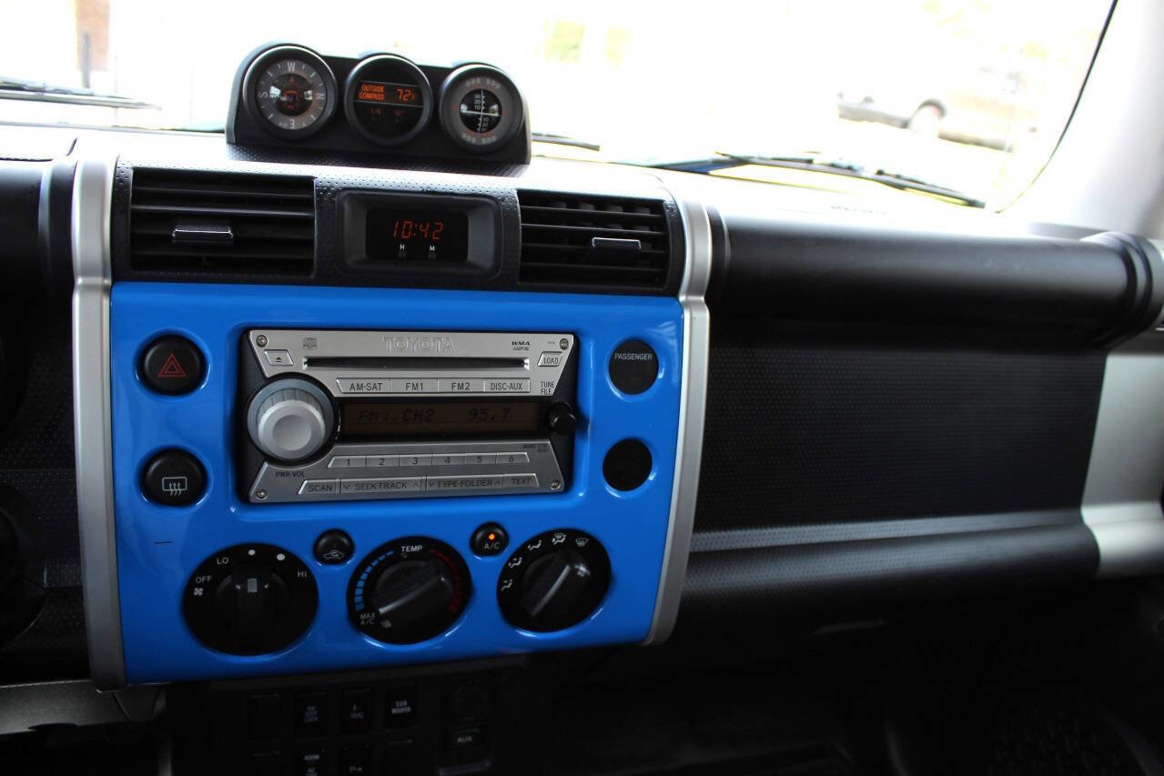 Used 2007 Toyota FJ Cruiser 4WD image 9