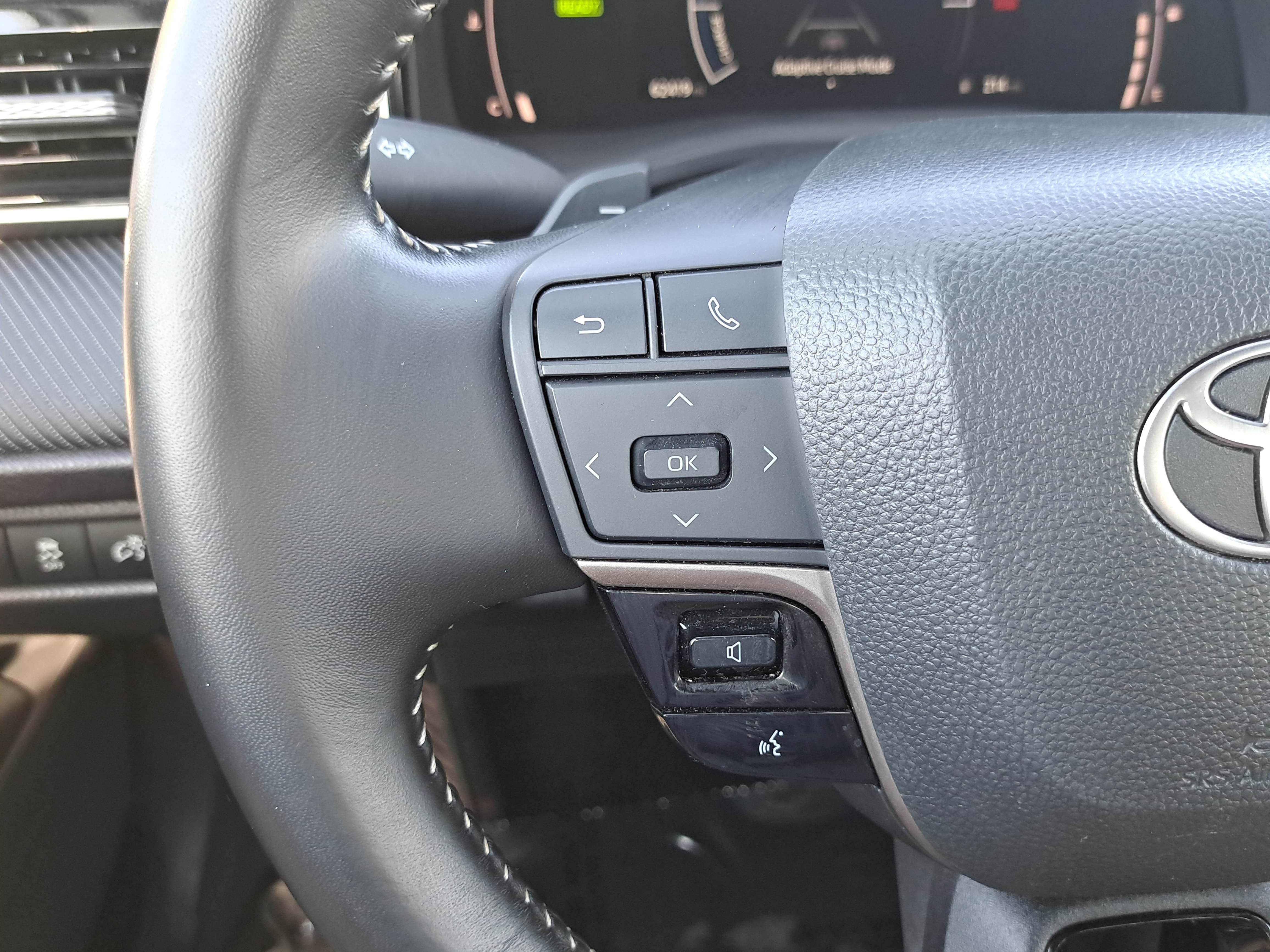 Used 2025 Toyota Camry SE FWD image 17