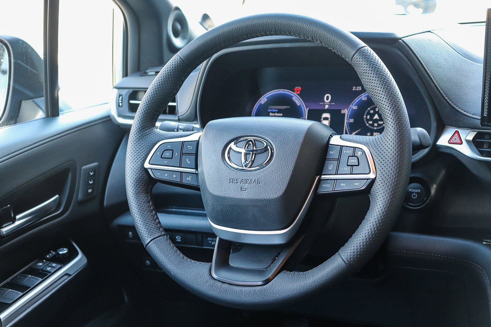 Used 2025 Toyota Sienna Platinum image 16