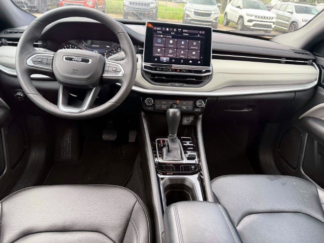 Certified 2025 Jeep Compass Limited AWD/4WD image 15