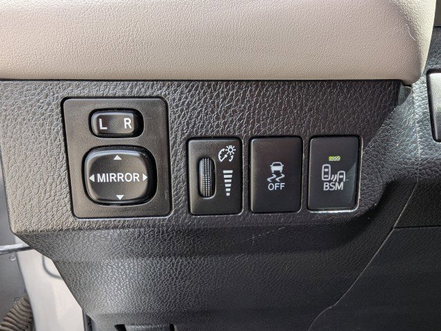 Used 2015 Toyota RAV4 Limited w/ Technology Package image 16