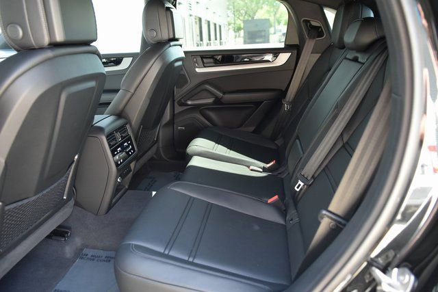 Used 2025 Porsche Cayenne Coupe AWD/4WD image 22