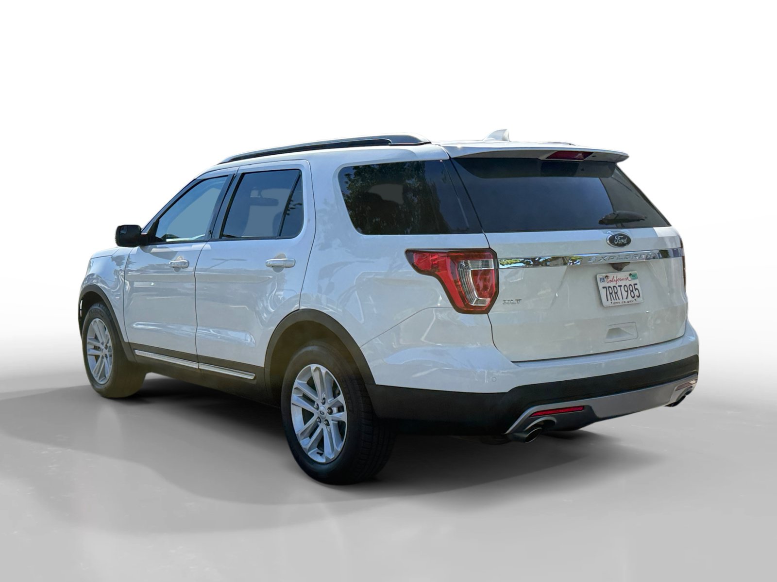 Used 2016 Ford Explorer XLT w/ Equipment Group 202A FWD image 3
