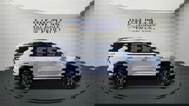 New 2026 Chevrolet Traverse LT w/ Driver Confidence Package image 2