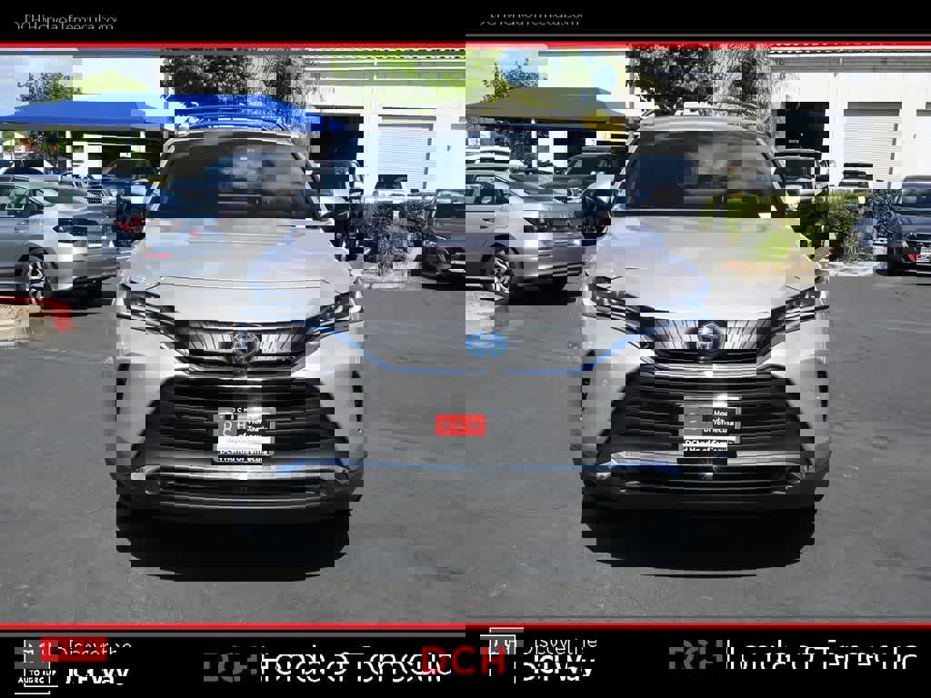 Used 2022 Toyota Venza XLE AWD/4WD image 2