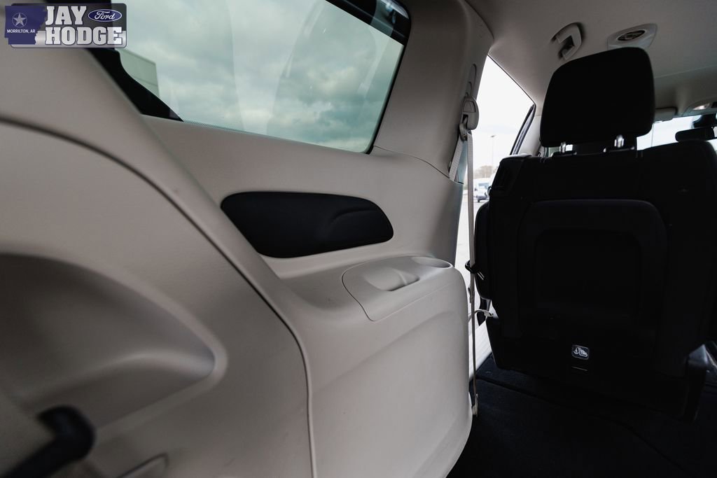 Used 2023 Chrysler Voyager LX image 10