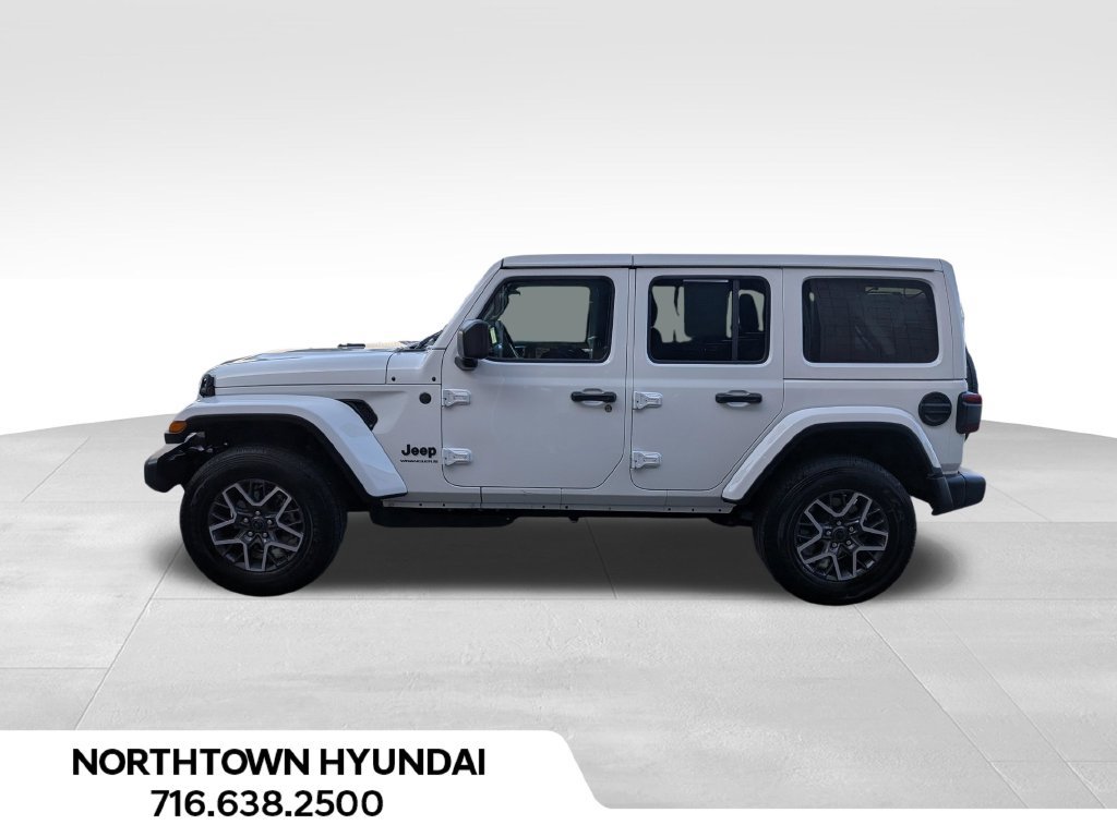 Used 2026 Jeep Wrangler Unlimited Sahara AWD/4WD image 2