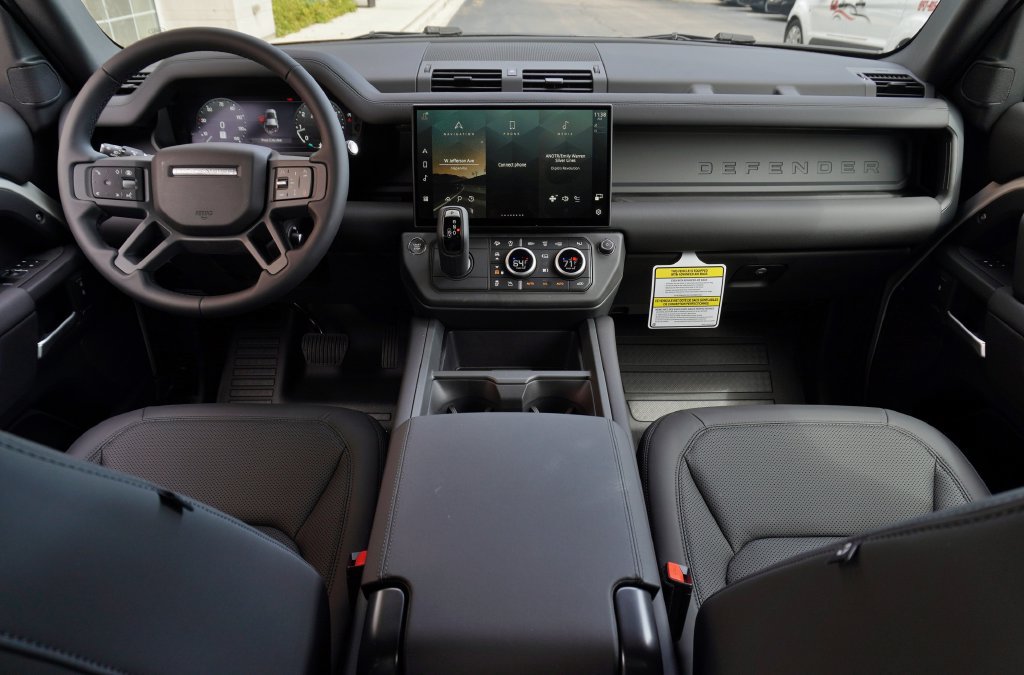 New 2026 Land Rover Defender 110 S AWD/4WD image 9