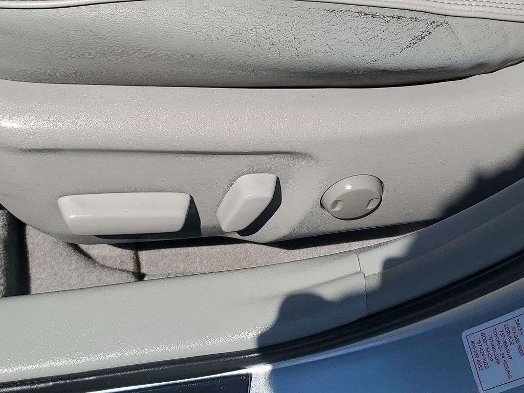 Used 2015 Toyota Camry XLE w/ Moonroof Package image 19