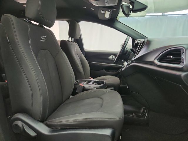 Used 2018 Chrysler Pacifica Touring Plus w/ S Appearance Package FWD image 27
