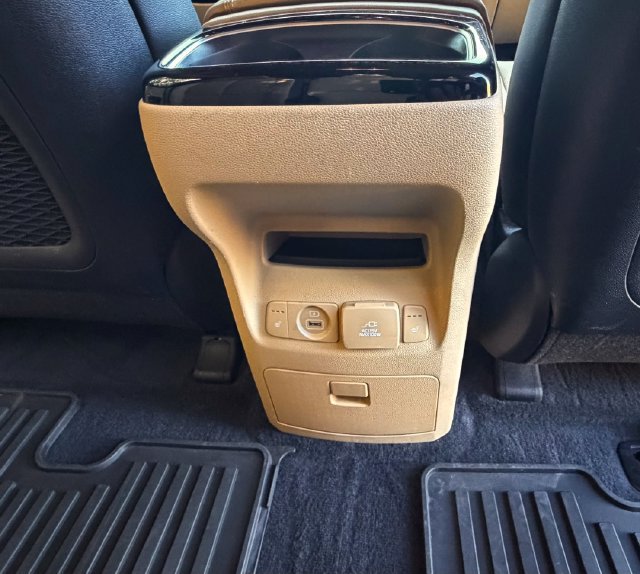 Used 2015 Kia Sedona SX FWD image 35