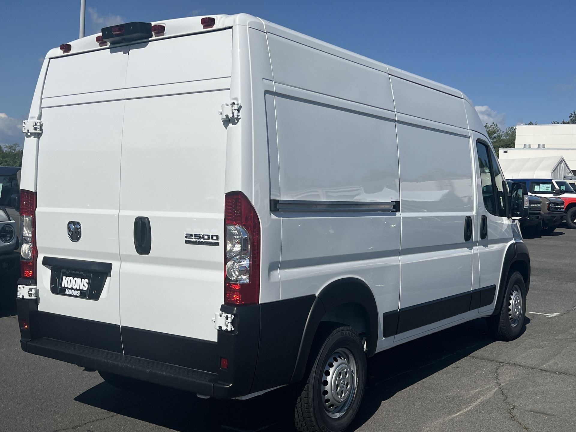 Used 2024 RAM ProMaster 2500 w/ Convenience Group FWD image 16