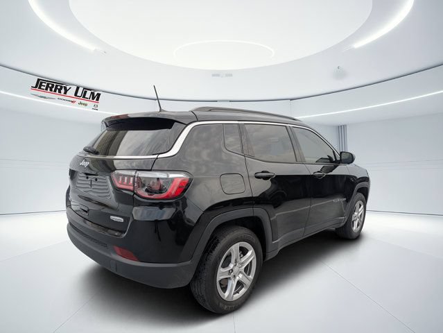 Used 2023 Jeep Compass Latitude w/ Sun and Sound Group AWD/4WD image 3