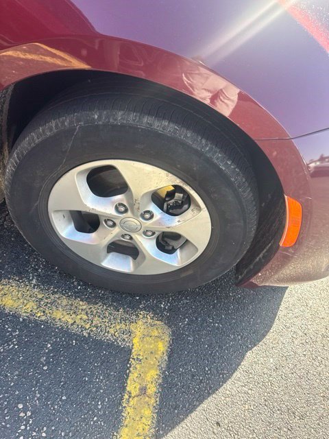 Used 2017 Chrysler Pacifica LX w/ Tire & Wheel Group FWD image 15