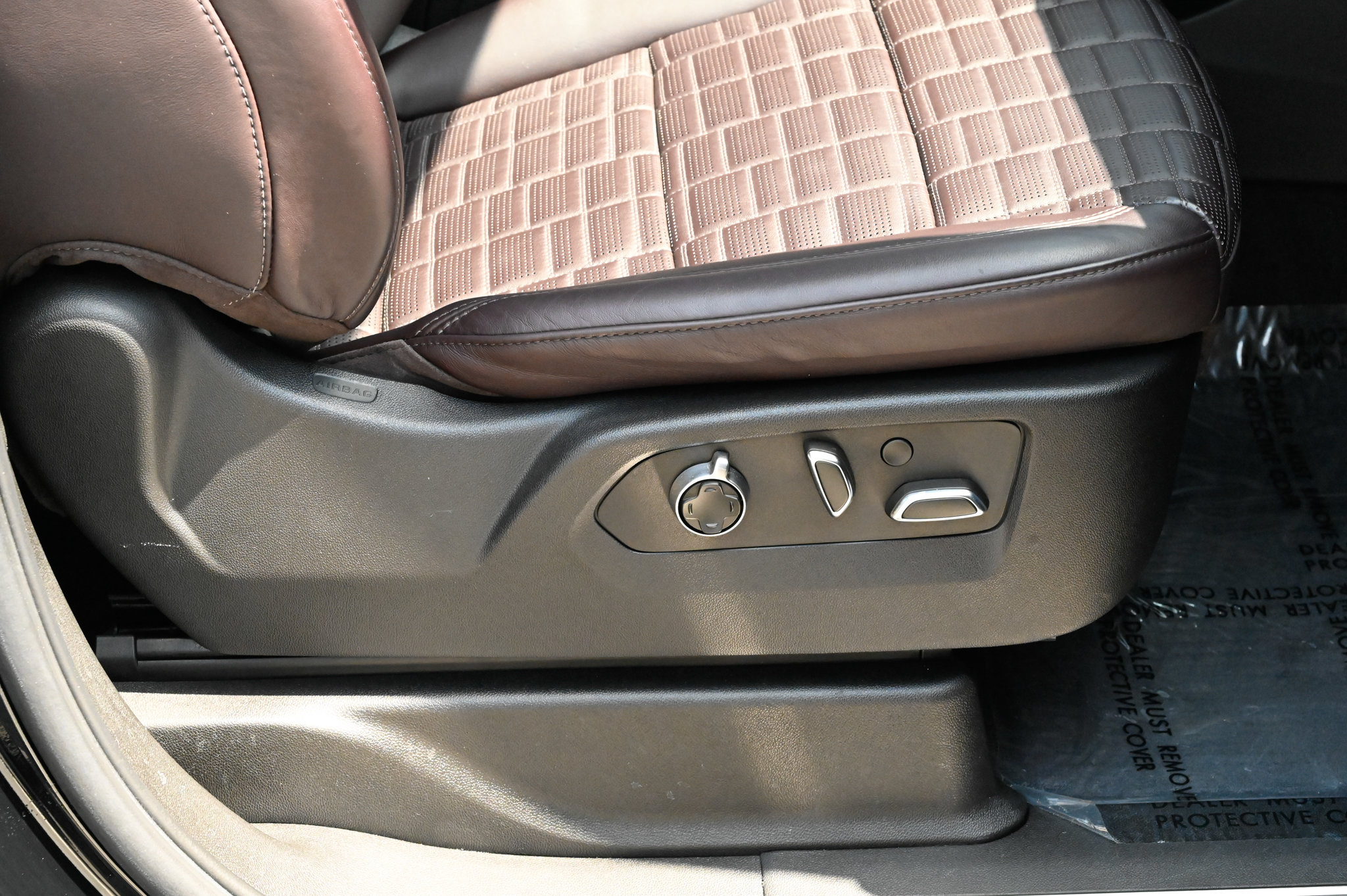 Used 2023 Cadillac Escalade ESV Sport Platinum w/ LPO, ONYX Package AWD/4WD image 52