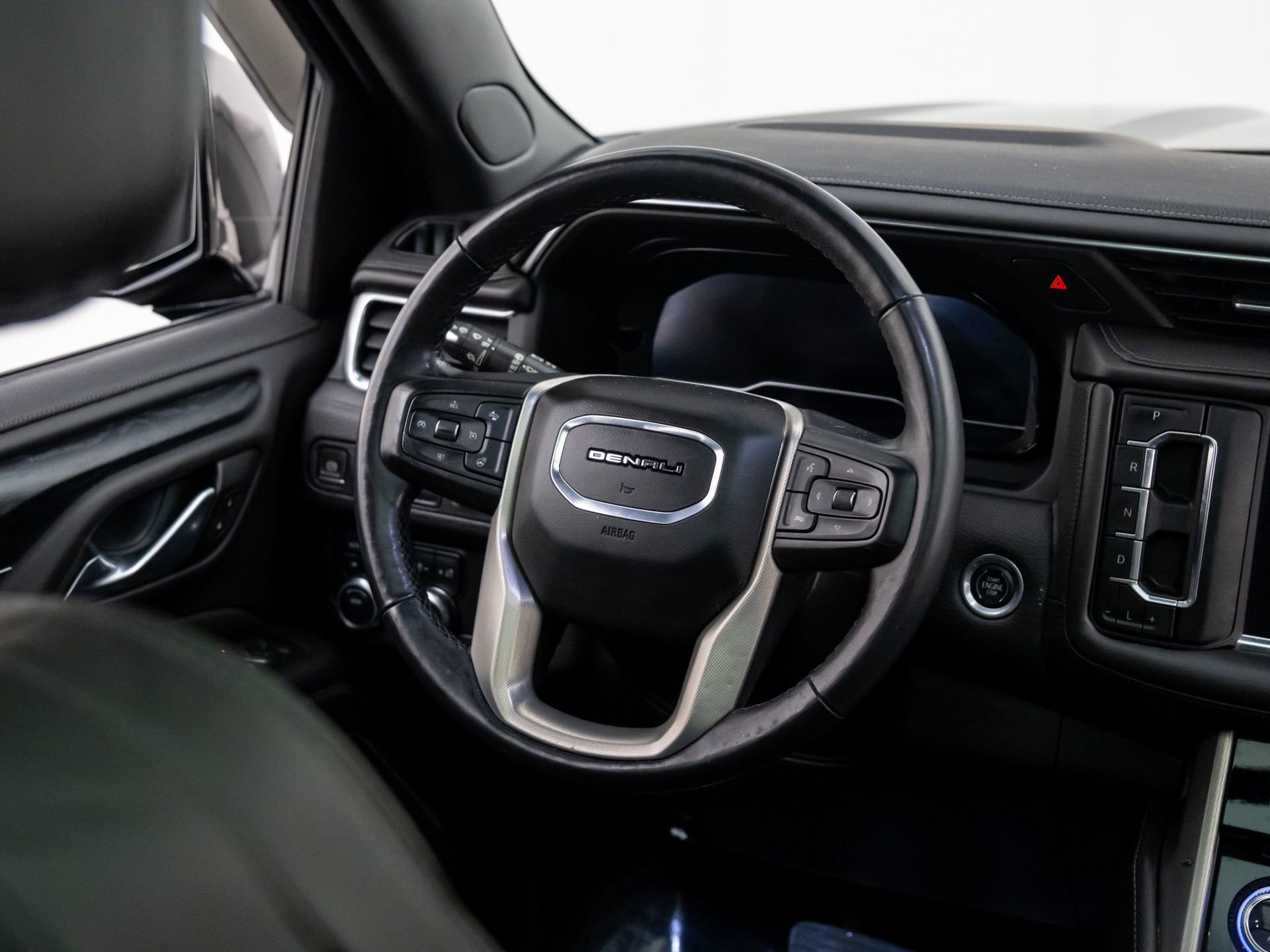 Used 2022 GMC Yukon Denali w/ Denali Premium Package image 13