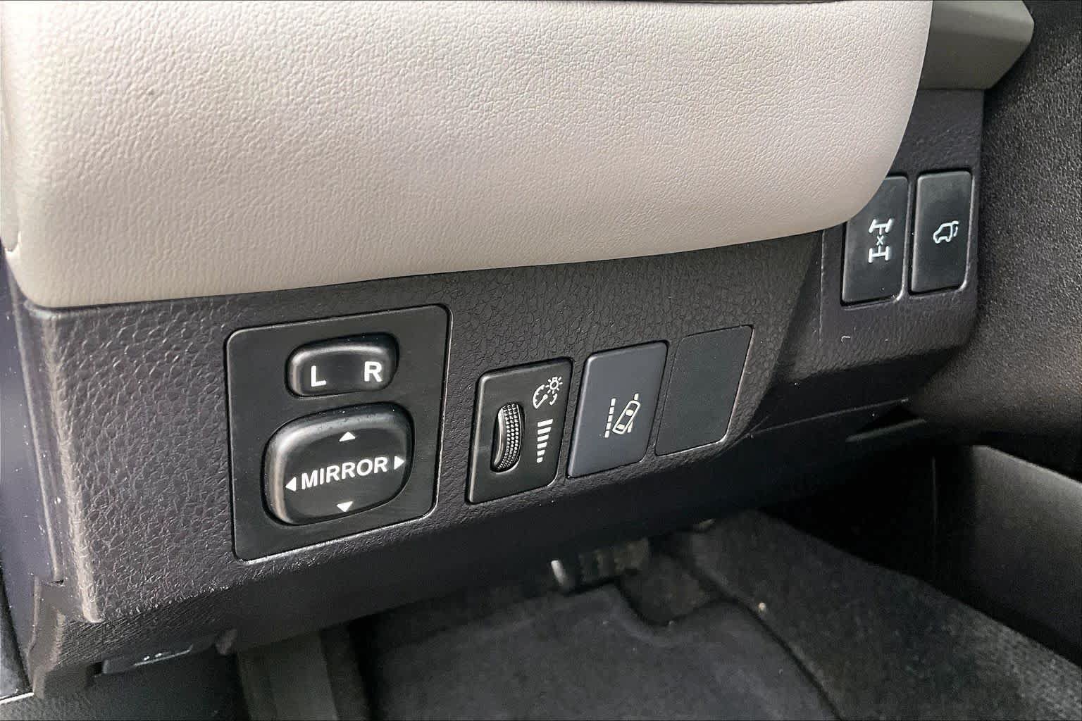 Certified 2018 Toyota RAV4 Limited w/ Advanced Technology Package AWD/4WD image 33