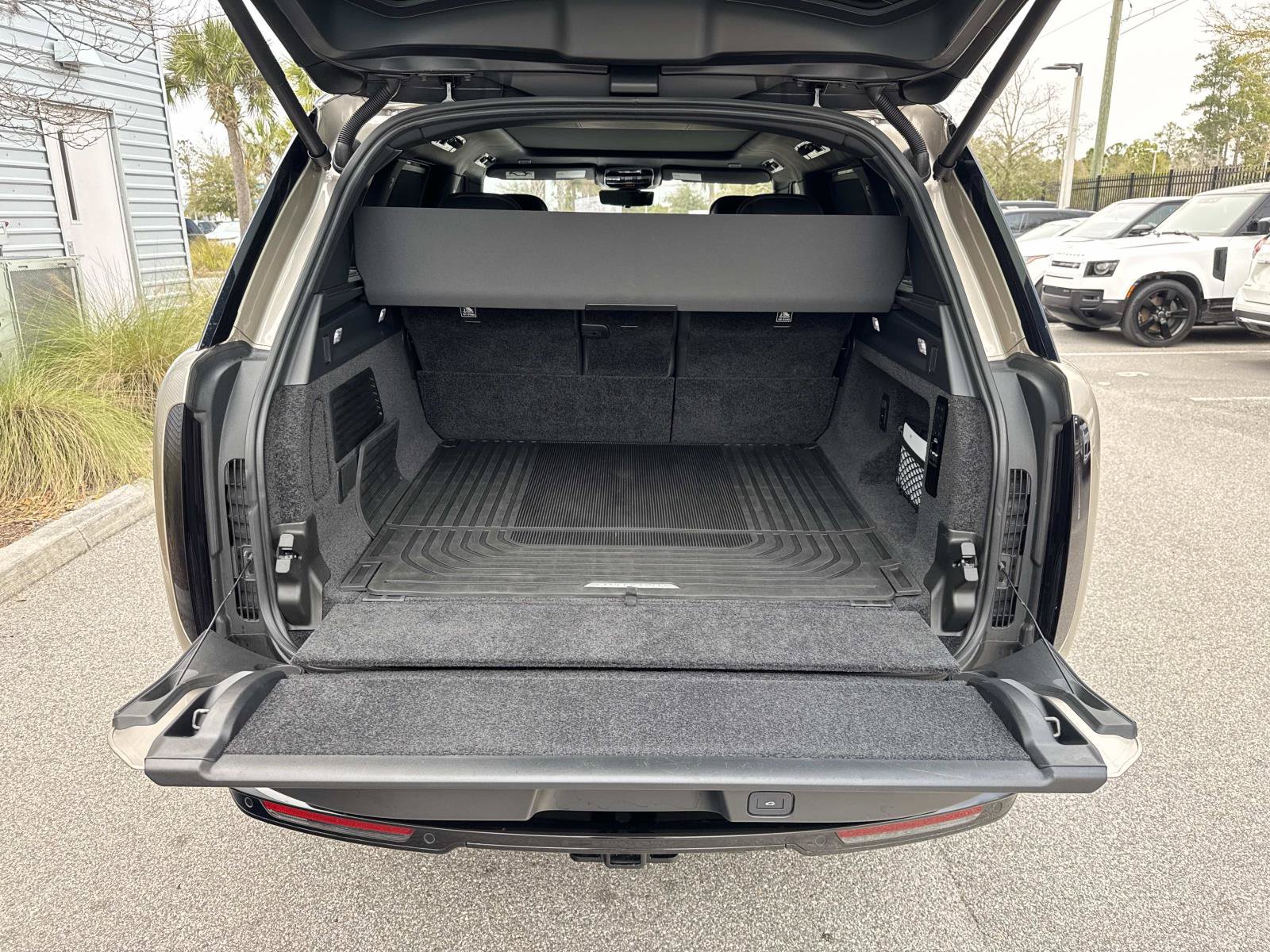Certified 2023 Land Rover Range Rover Autobiography AWD/4WD image 11
