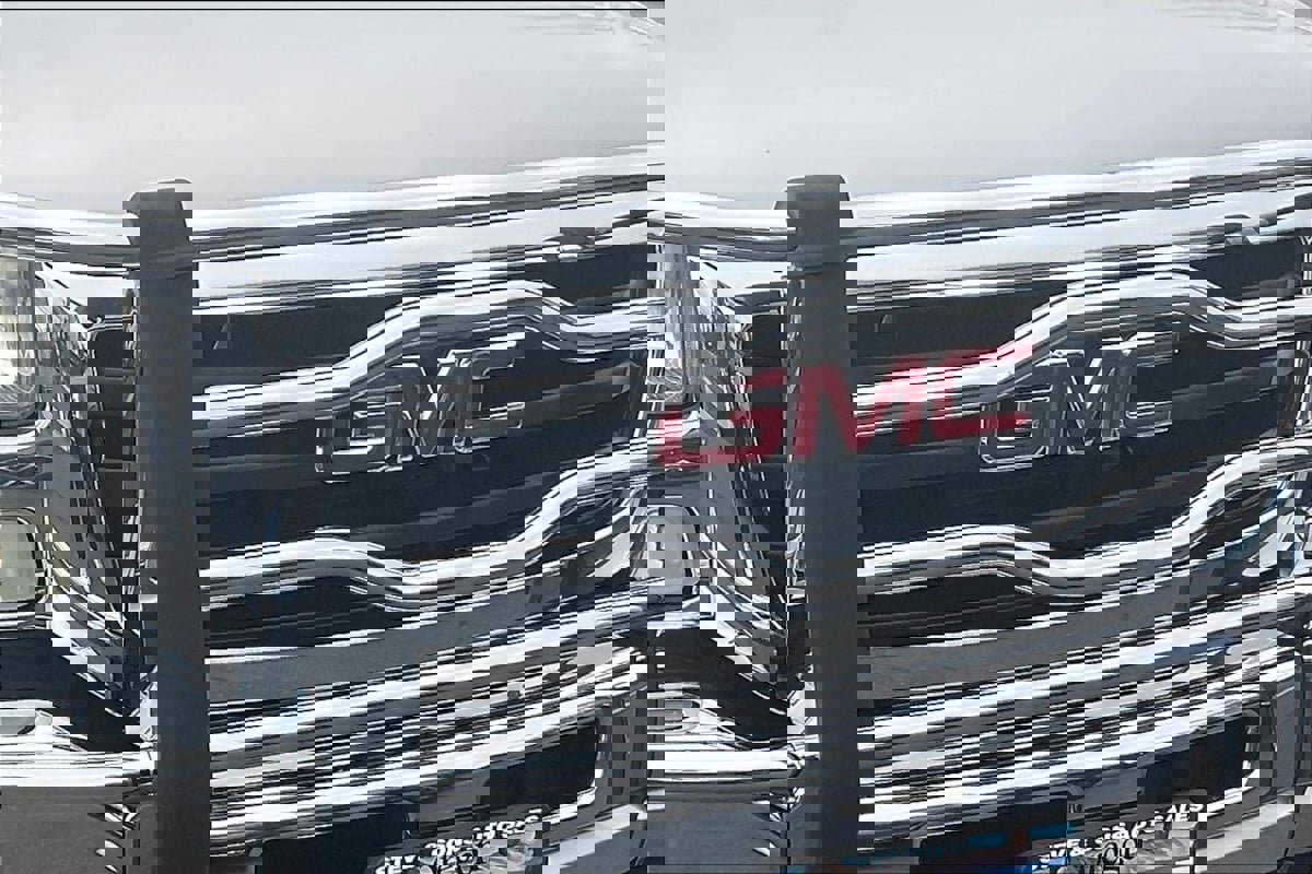 Used 2005 GMC Sierra 1500 SLT w/ Light Duty Power Package image 31