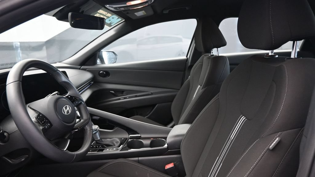 Used 2025 Hyundai Elantra SEL FWD image 23