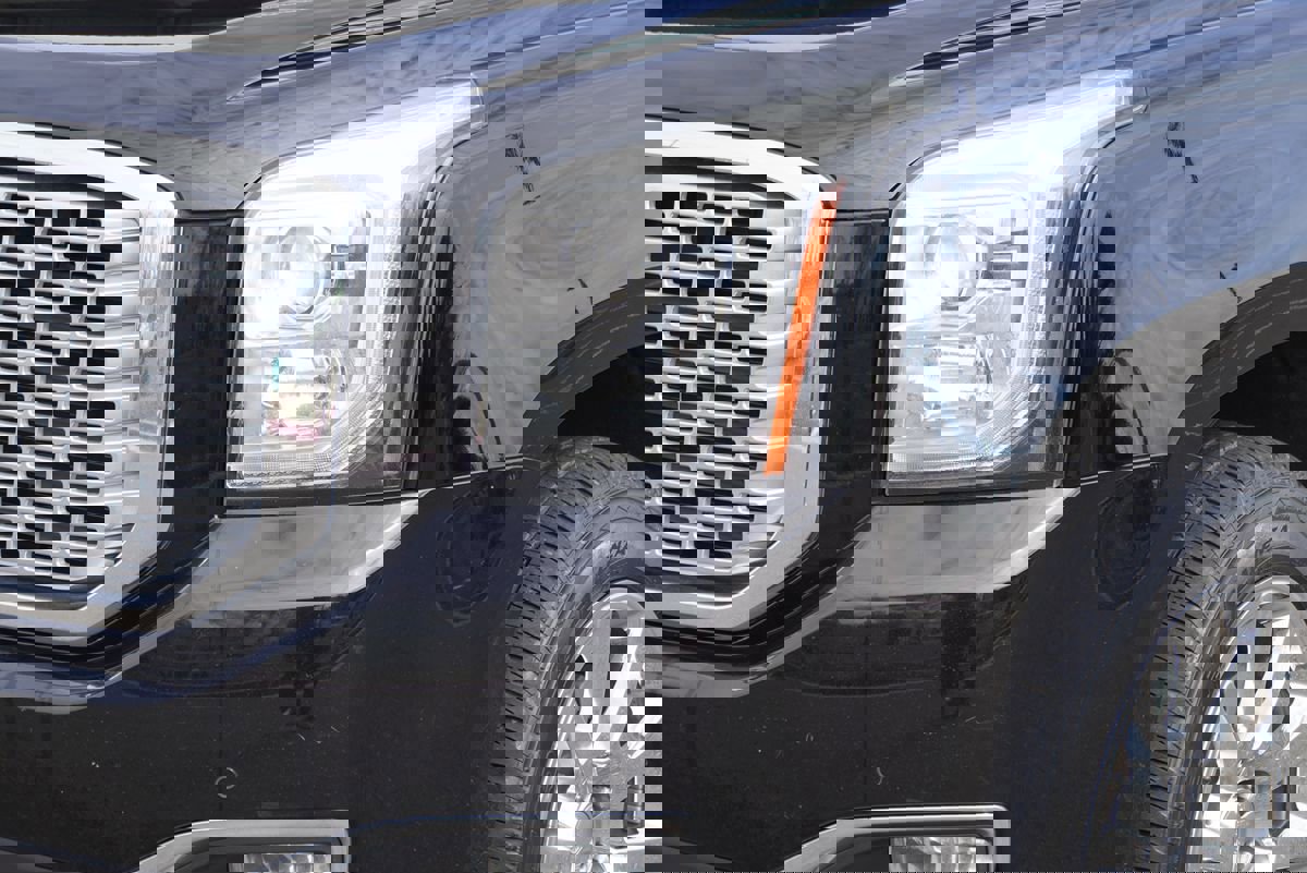 Used 2017 GMC Yukon Denali w/ Open Road Package image 2