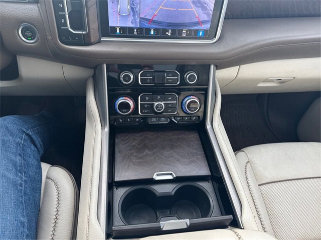 Used 2021 GMC Yukon XL Denali w/ Denali Premium Package image 15