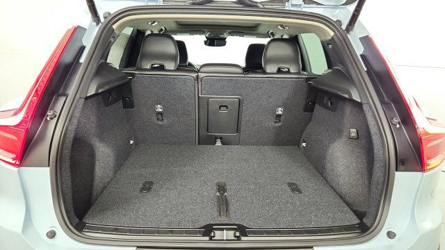 New 2026 Volvo XC40 B5 Plus w/ Protection Package Premier AWD/4WD image 39