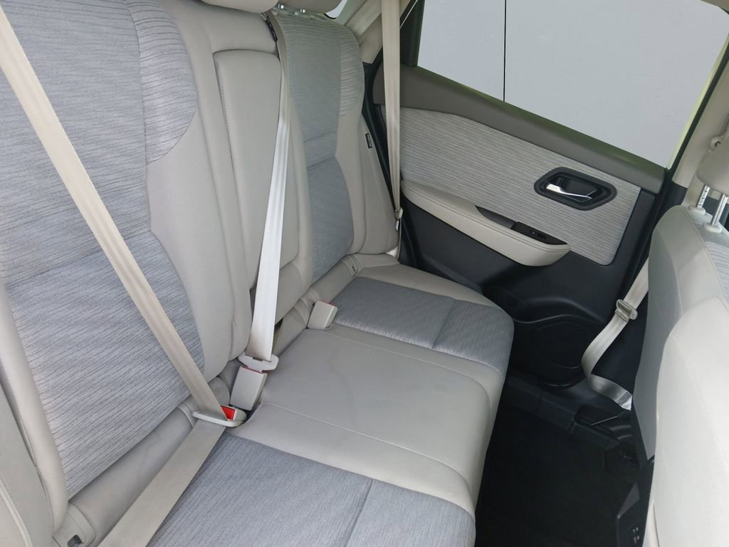 Used 2023 Nissan Rogue SV image 18