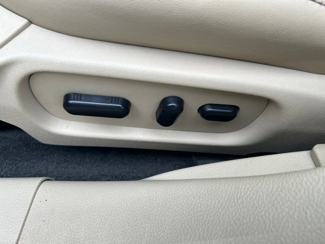 Used 2014 Ford Taurus Limited FWD image 16