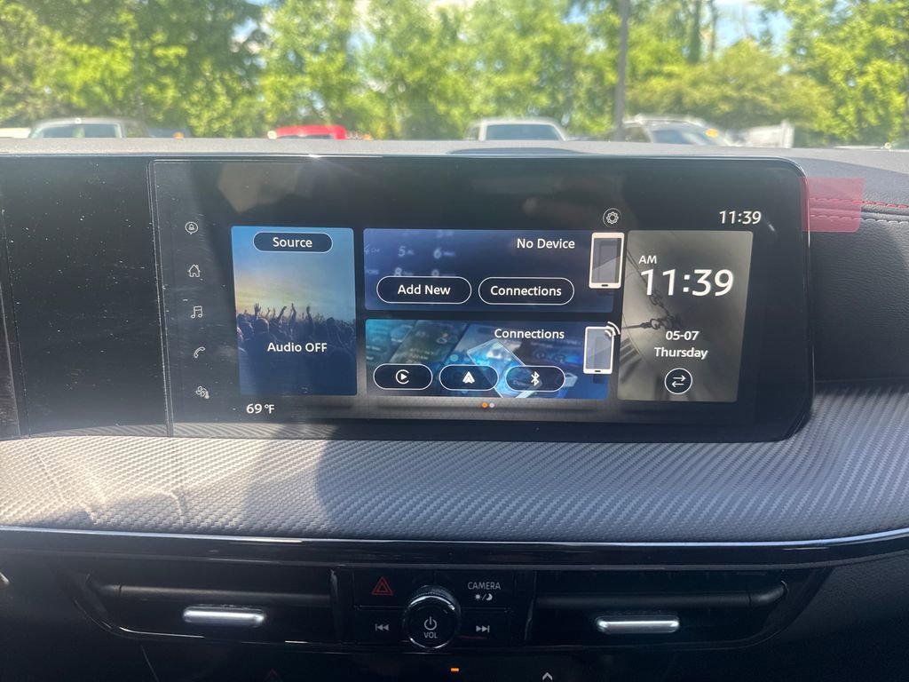 Used 2025 Nissan Kicks SR FWD image 16