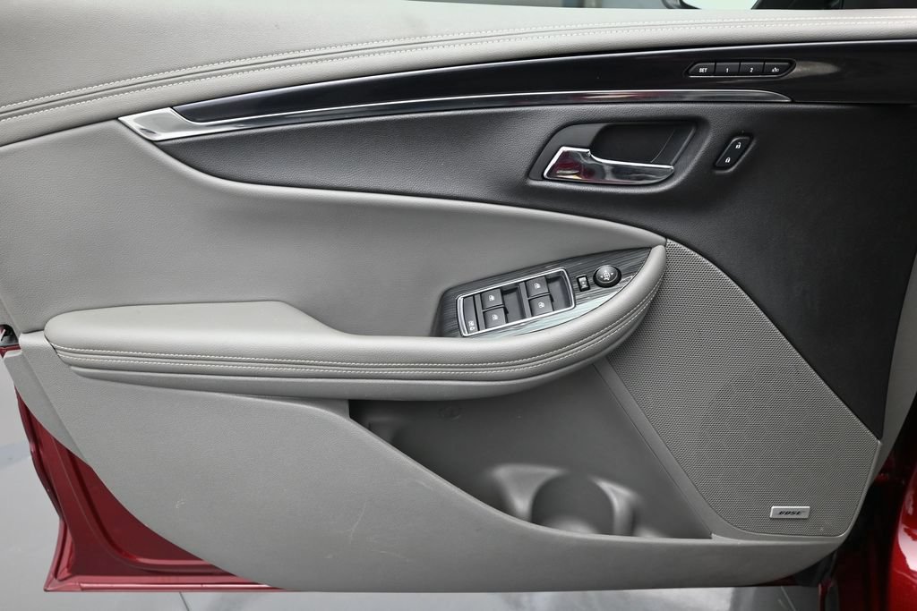 Used 2017 Chevrolet Impala Premier w/ Enhanced Convenience Package FWD image 9