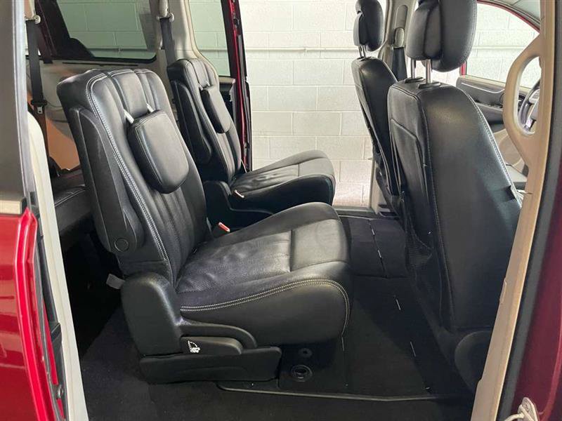 Used 2015 Chrysler Town & Country Touring-L w/ Driver Convenience Group FWD image 54