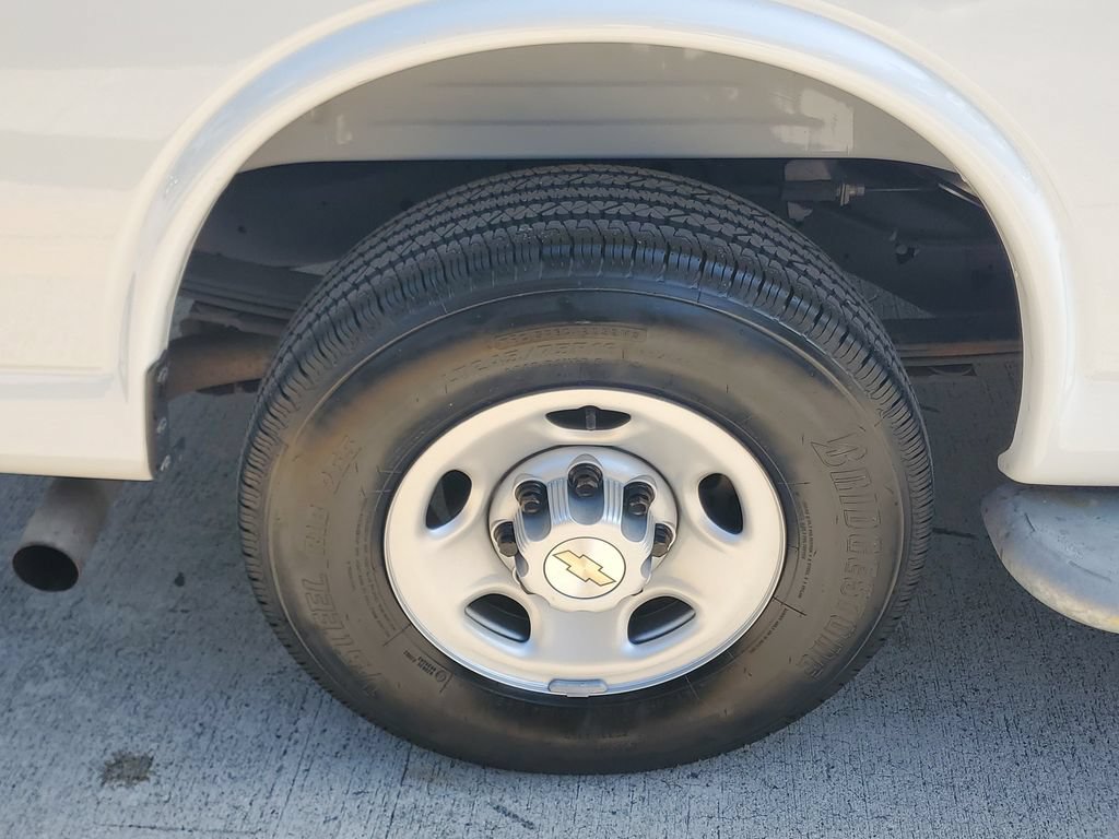 Used 2025 Chevrolet Express 2500 w/ Driver Convenience Package RWD image 7
