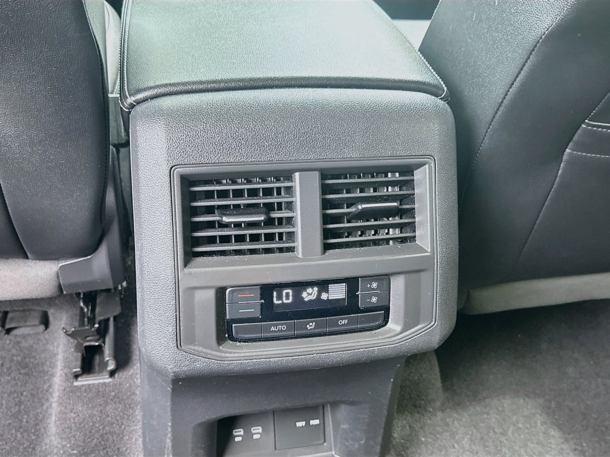 Used 2021 Volkswagen Atlas SE w/ Panoramic Sunroof Package FWD image 23