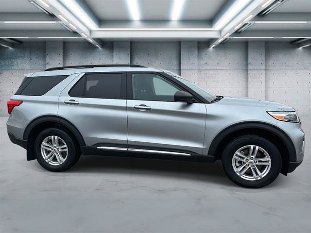 Used 2023 Ford Explorer XLT AWD/4WD image 25