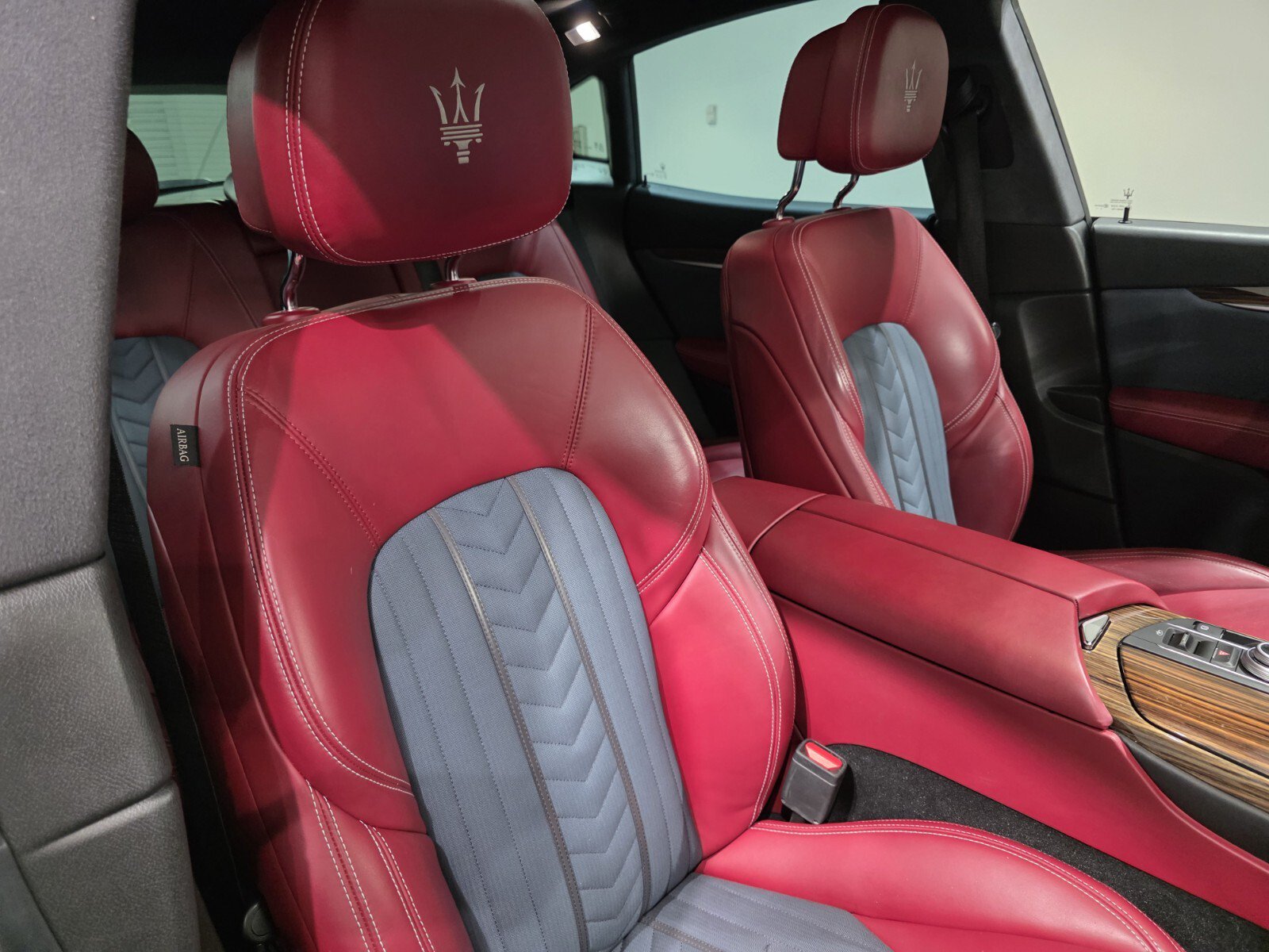Used 2021 Maserati Levante GranLusso AWD/4WD image 23