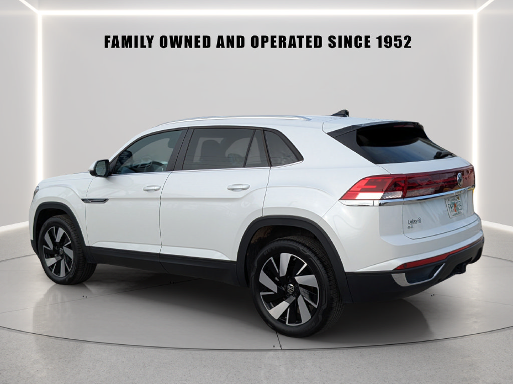Certified 2026 Volkswagen Atlas Cross Sport SE FWD image 4