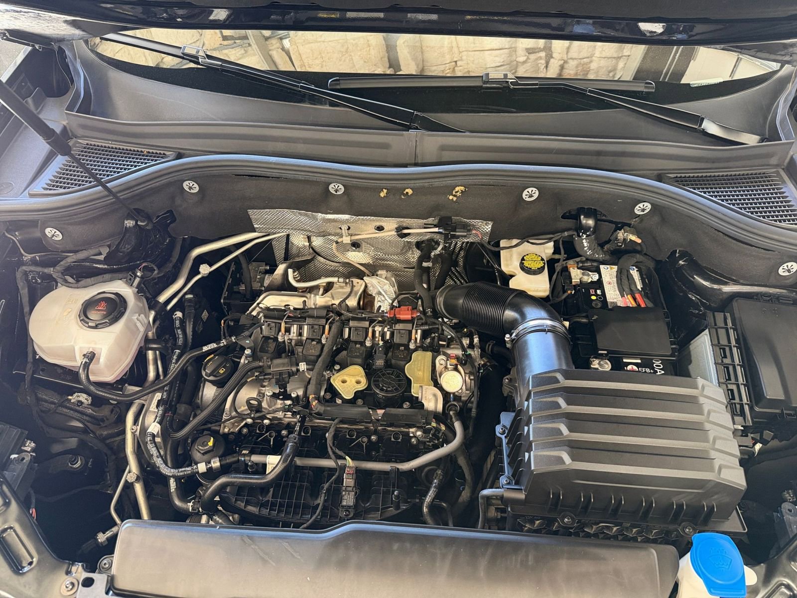 Used 2025 Volkswagen Atlas Cross Sport SE image 32