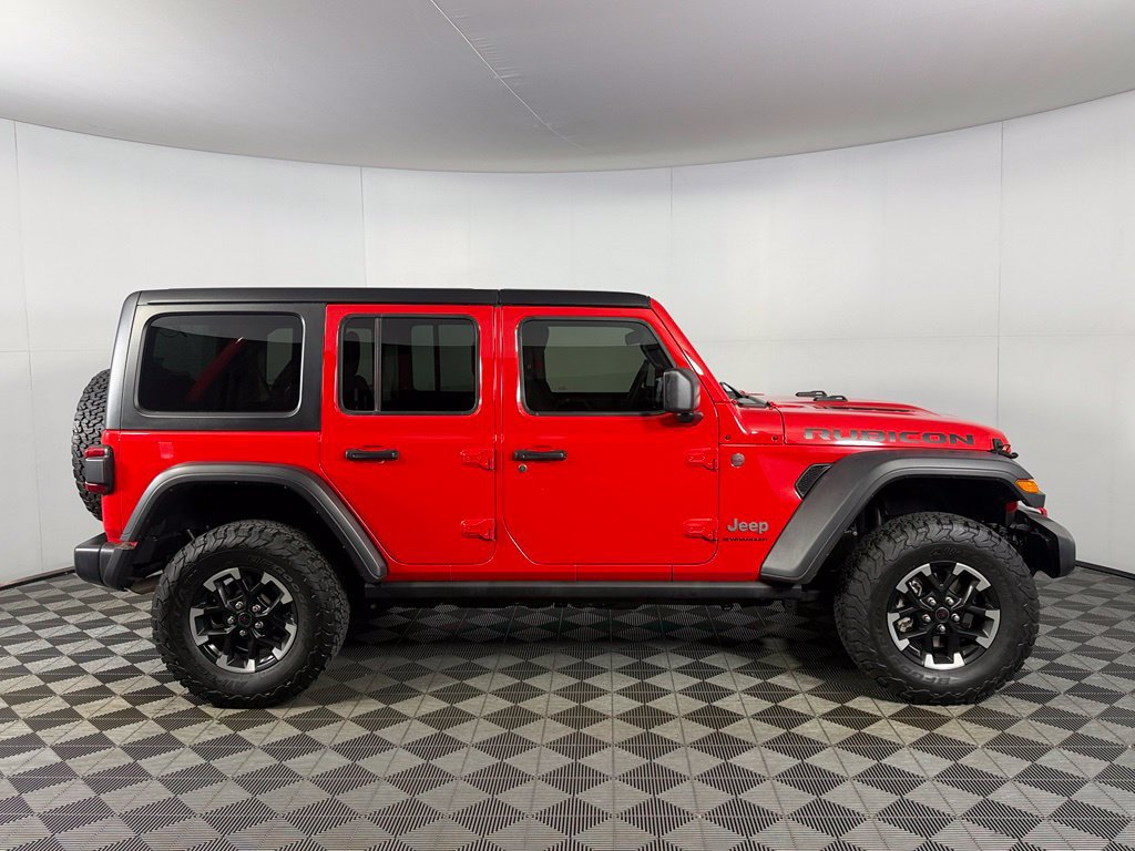 Used 2025 Jeep Wrangler Unlimited Rubicon w/ Convenience Group AWD/4WD image 5