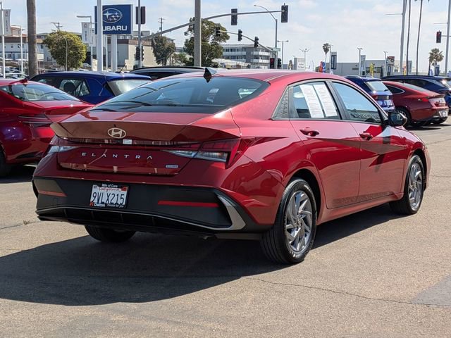 Used 2025 Hyundai Elantra Blue image 4