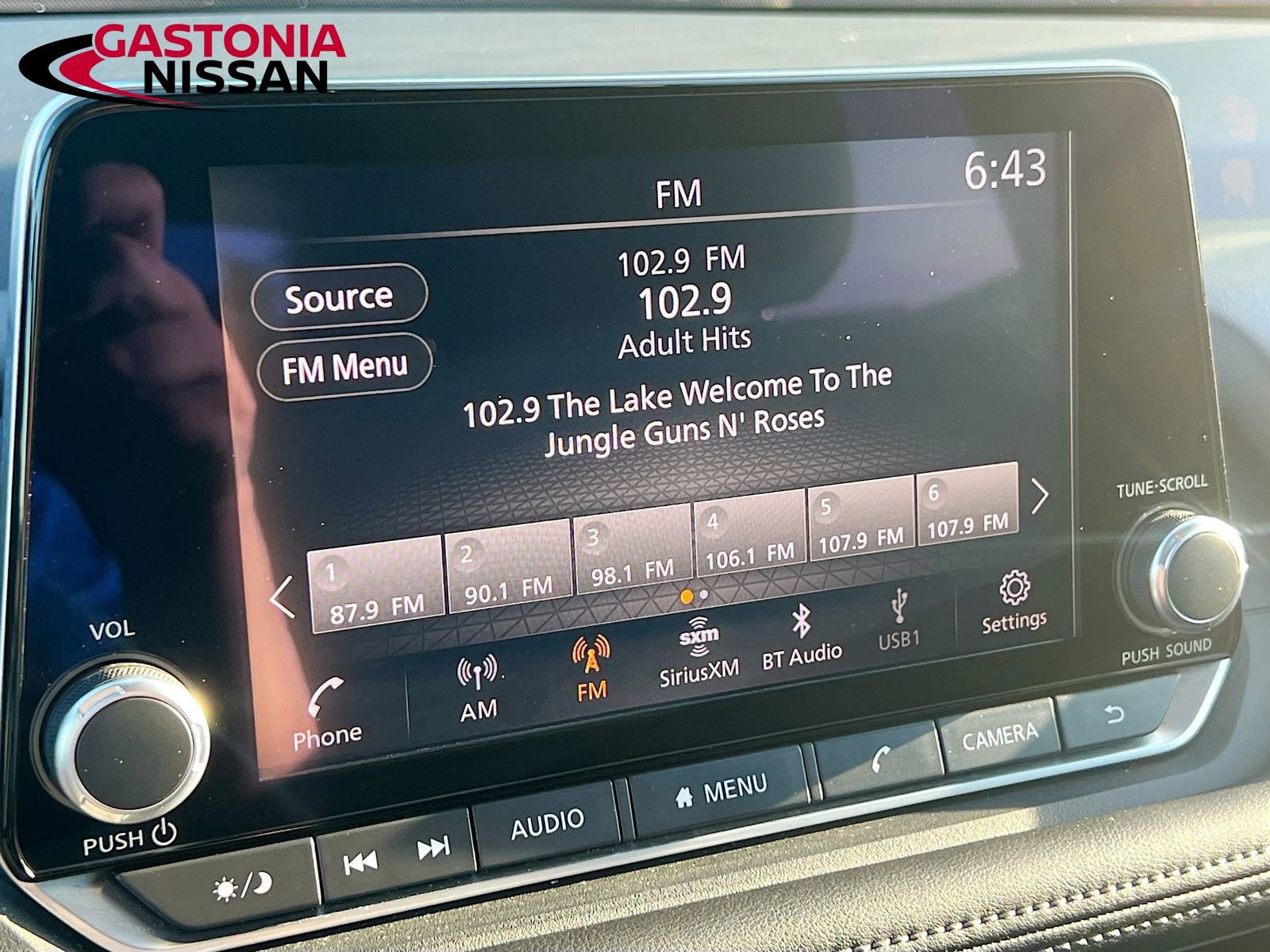 Used 2025 Nissan Rogue S image 18